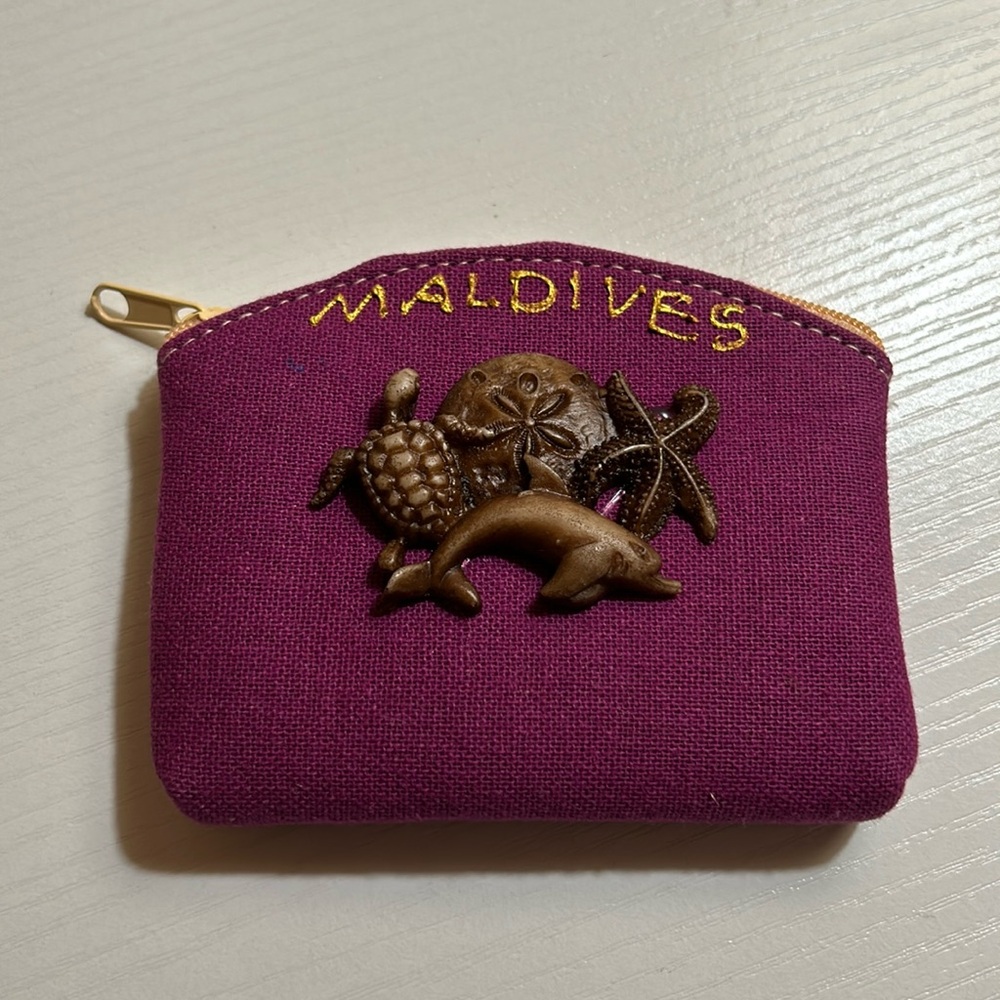 NWT purple and yellow Maldives coin case